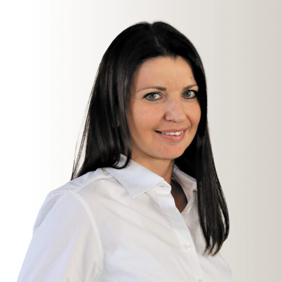 Portrait von Julia Wesel, Service-Center